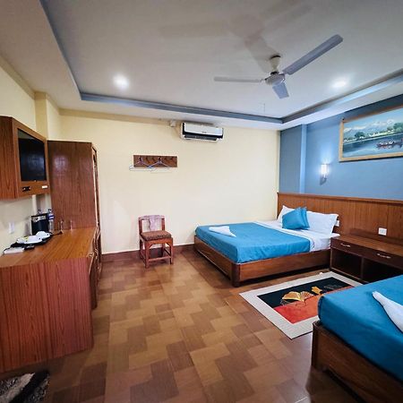 Jungle Wildlife Camp Hotel Sauraha Exterior foto