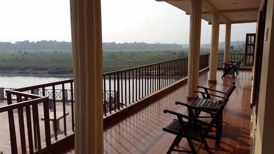 Jungle Wildlife Camp Hotel Sauraha Exterior foto