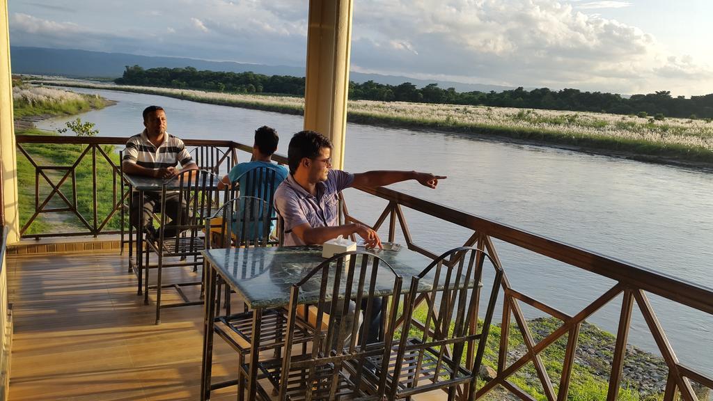 Jungle Wildlife Camp Hotel Sauraha Exterior foto
