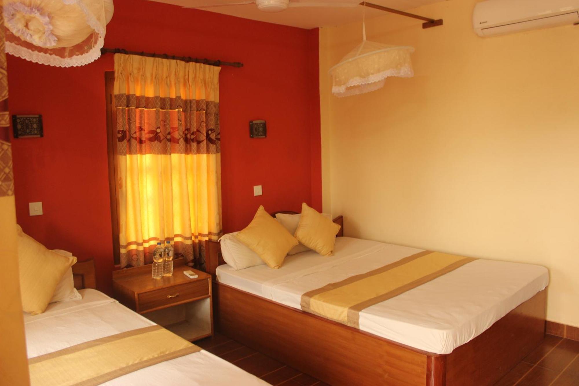 Jungle Wildlife Camp Hotel Sauraha Quarto foto