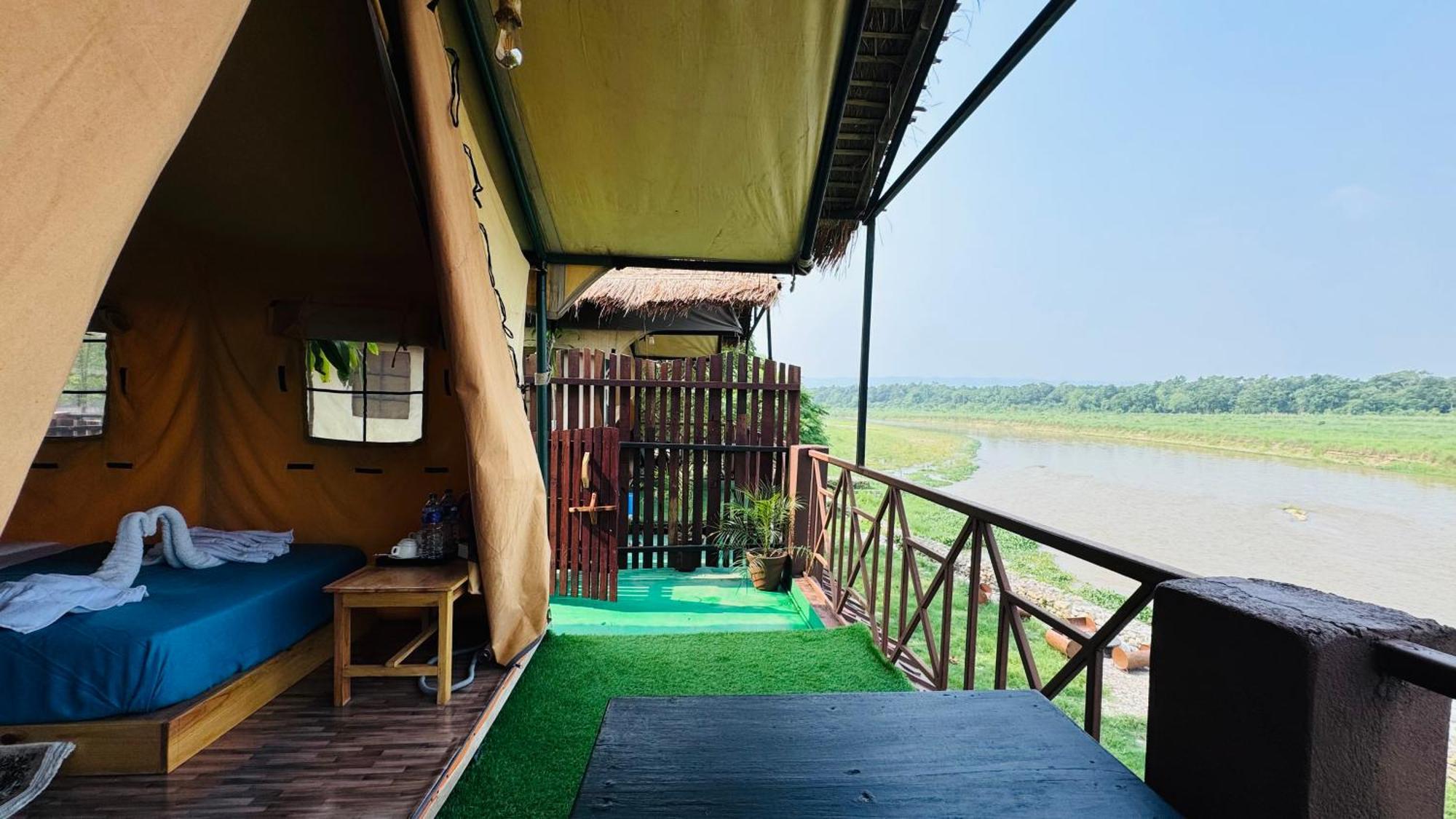 Jungle Wildlife Camp Hotel Sauraha Exterior foto