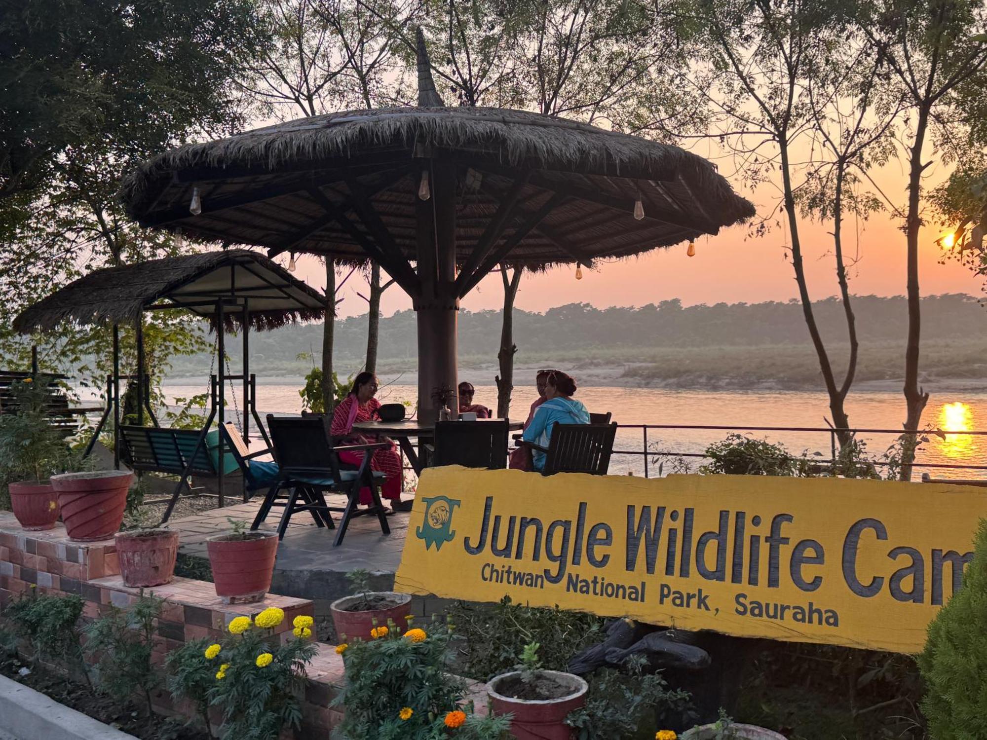 Jungle Wildlife Camp Hotel Sauraha Exterior foto