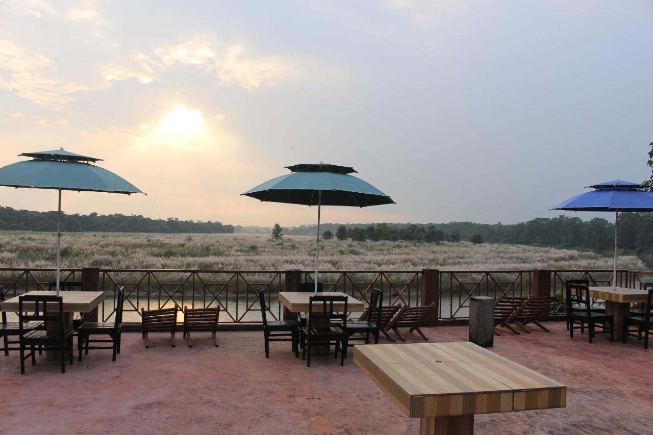 Jungle Wildlife Camp Hotel Sauraha Exterior foto
