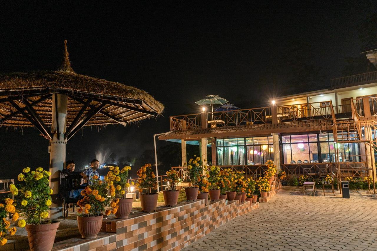 Jungle Wildlife Camp Hotel Sauraha Exterior foto