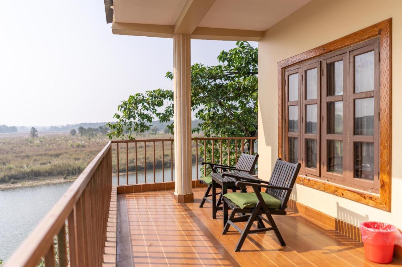 Jungle Wildlife Camp Hotel Sauraha Exterior foto