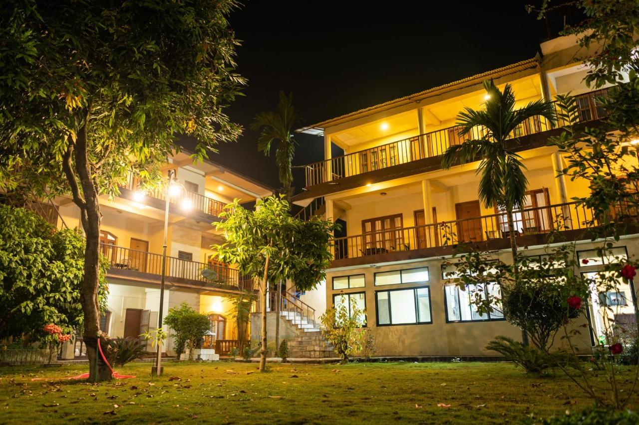 Jungle Wildlife Camp Hotel Sauraha Exterior foto