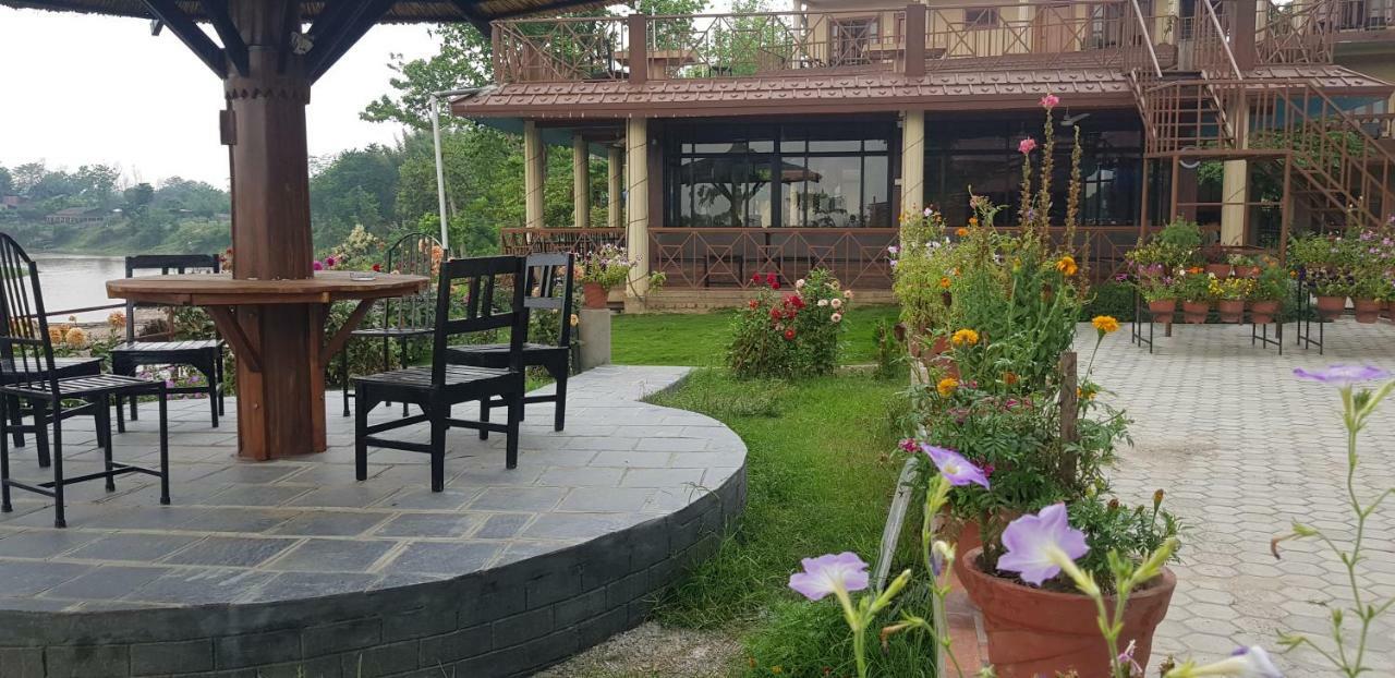 Jungle Wildlife Camp Hotel Sauraha Exterior foto